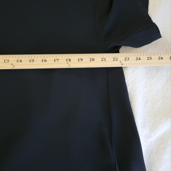 Olivaceous Elegant Black Short Sleeve Tee - Picture 5 of 8